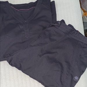 Healing Hands Scrubs XL and XLP - Bleach spots